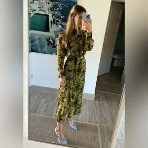 ワンピース Victoria Beckham Floral printed dress VICTORIA BECKHAM Floral-print crepon midi dress | THE OUTNET
